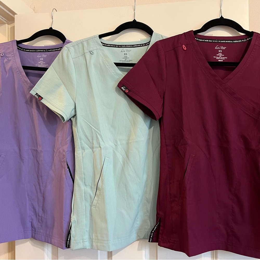 Koi Lite Women's V-Neck Scrub Top - Lavendar